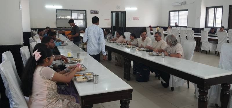 भोजनशाला और यात्री सेवा दान