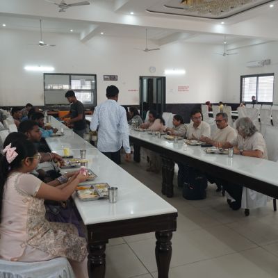 भोजनशाला दृश्य 1